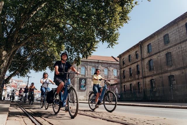 3-Hour Porto Highlights on a Electric Bike Guided Tour