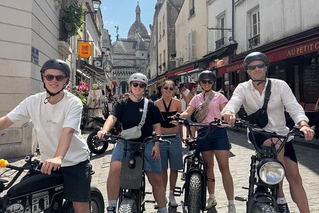 Semi-private electric bike tour DE Montmartre