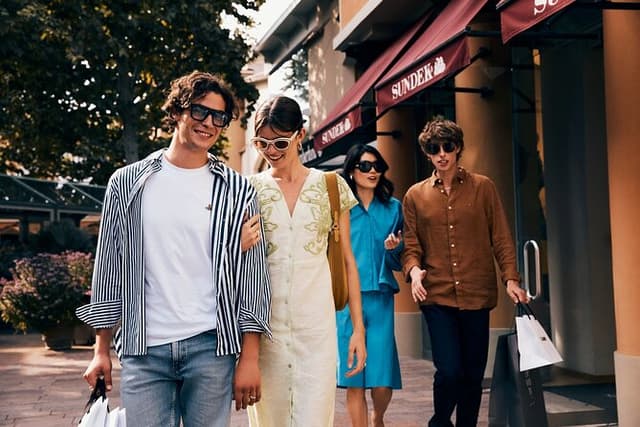 From Milan: Luxury Shopping Day Trip with VIP Discount