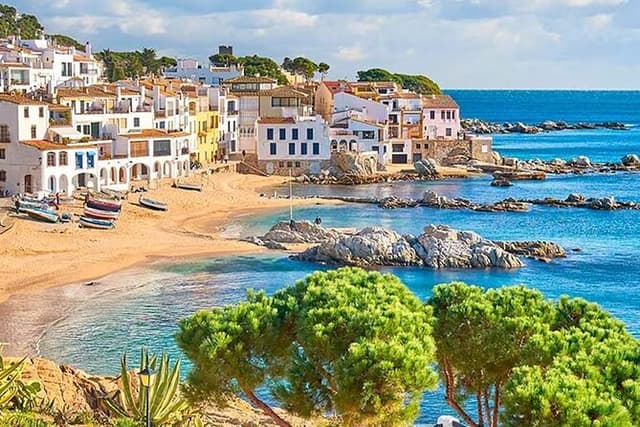 Girona and Costa Brava Private Tour with pickup from Barcelona