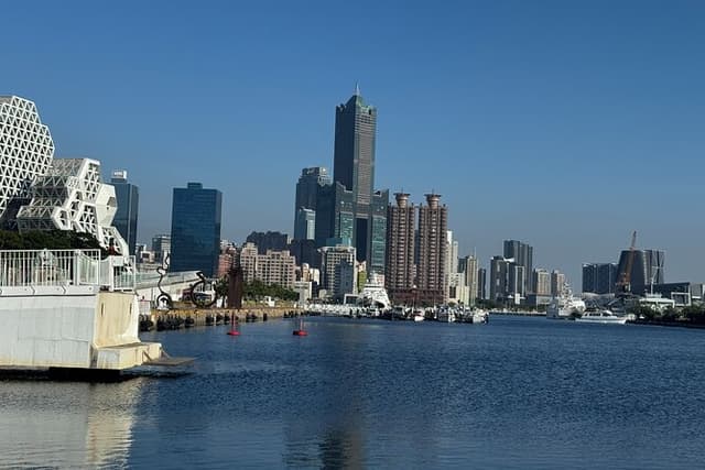 Kaohsiung City Walking and Night Market Tour