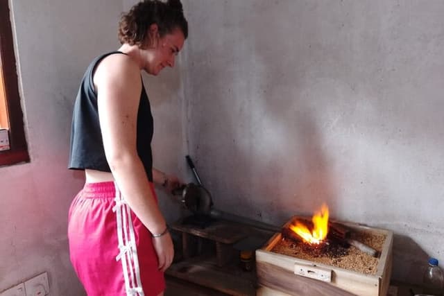 Unawatuna Traditional Jewelry Making Activity