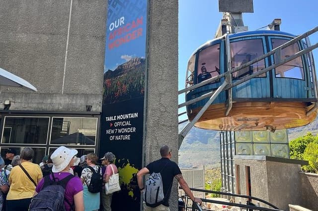Cable Car Ride Tour to Table Mountain and Aquarium