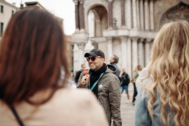 Private Milan Guided Fashion History and Aperitivo Tour