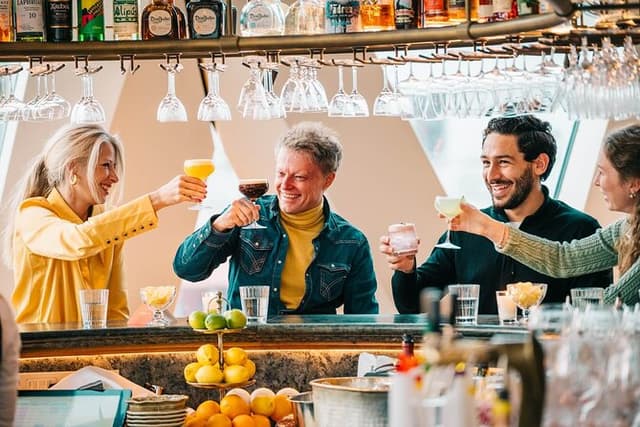 Vienna Nightlife Experience: Food, Wine, Cocktails & Vibes