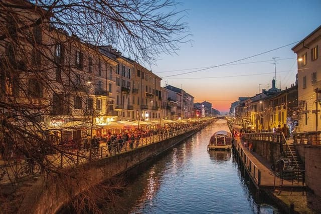 Navigli Walking Tour - Semi private tour