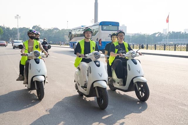 Scooter: Hanoi city tour, Train street, Local life, Culture & Fun
