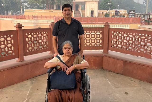 Ayodhya Private Tour & VIP Darshan -Special support for Seniors