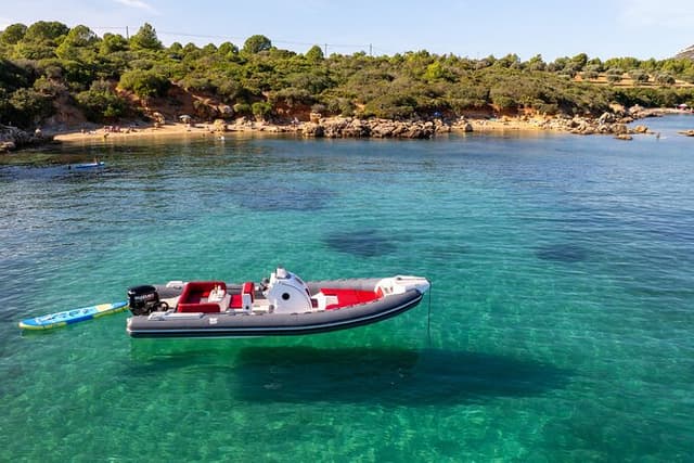 Boat tour with snorkeling and small aperitif in Alghero
