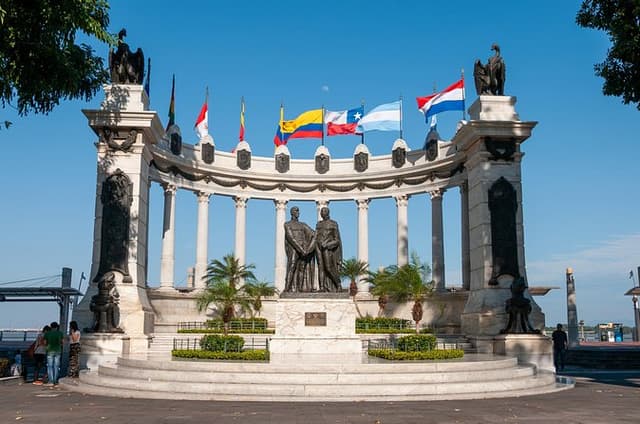 Half-Day Guayaquil: Iguanas Park,Malecón,Las Peñas, Historic Park