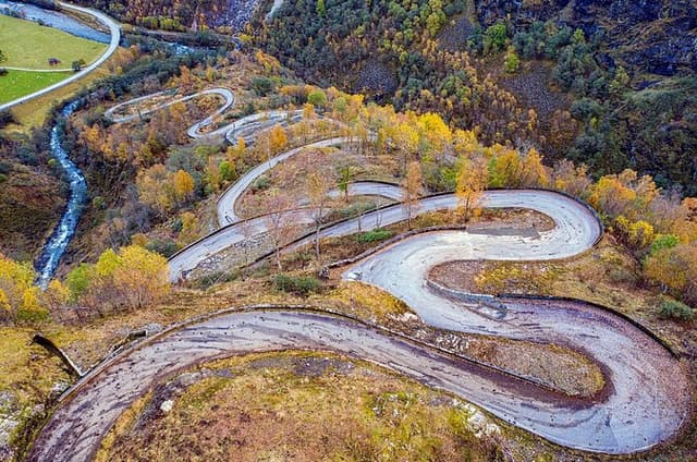 Flåm: Small Group drive with Waterfall Walk, Stegastein Viewpoint