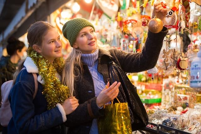 Private Christmas Walking Tour in Salzburg with Historic Markets