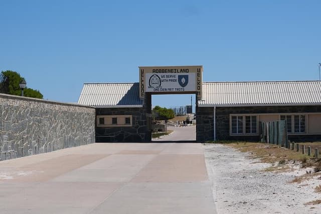 5-Days Cape Town: Robben Island Tour-Mossel Bay-Knysna-Addo Game