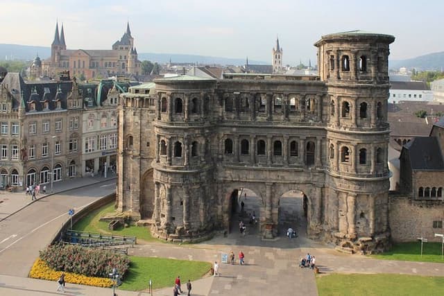 From Luxembourg: Trier, Moselle River and Castle Private Day Tour