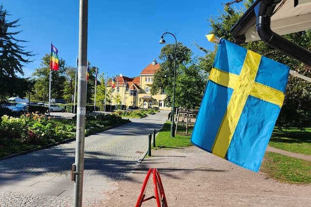 Private Malmo Highlights in 4 Hours - Train & Fika Included