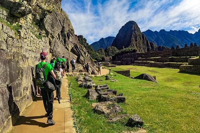2-Day Sacred Valley and Machu Picchu Guided Tour from Cusco