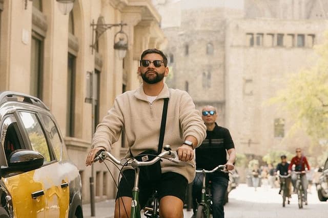 Barcelona 3-hour Bike or E-Bike Tour: Gaudí By Bike