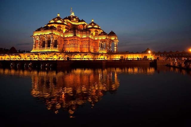 Akshardham Temple Evening tour light and musical fountain show