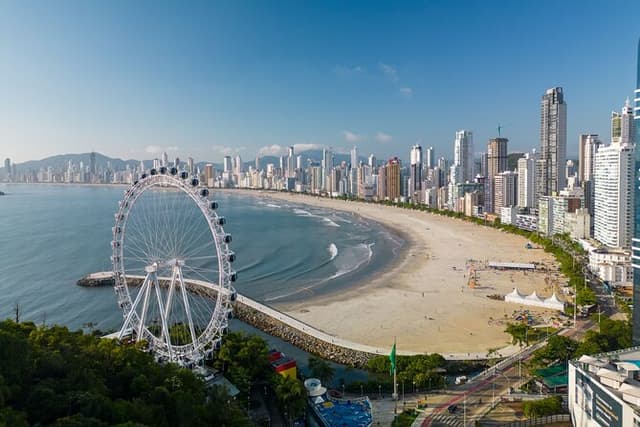 Private Tour Balneário Camboriú: Cable Car, Big Wheel & Lunch
