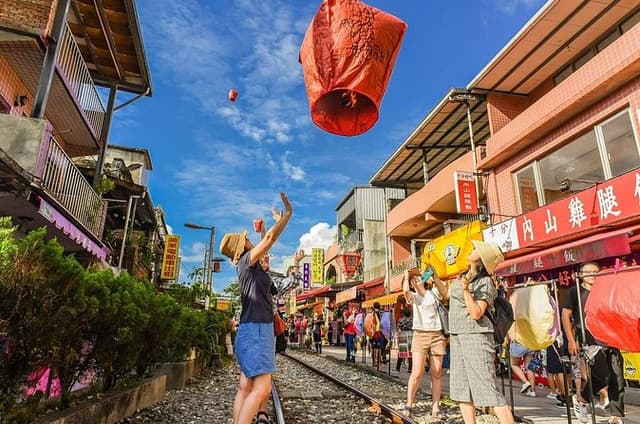 Jiufen, Shifen Waterfall, Houtong Cat Village & Sky Lantern Tour
