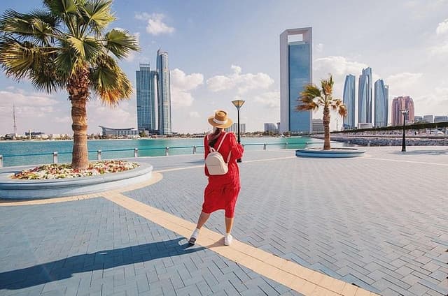 Guided Full-Day Tour of Abu Dhabi's Top Landmarks with Transfers