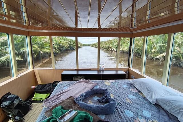 3 Days Deluxe Cabin Houseboat Orangutan Tanjung Puting