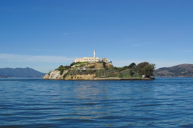 2-Day Alcatraz Visit + Golden Gate Bridge Bike Tour