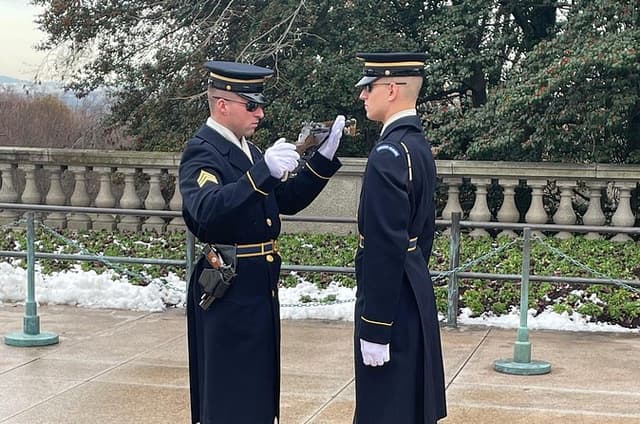 Arlington Cemetery Small-Group Tour & Changing of the Guards Walk