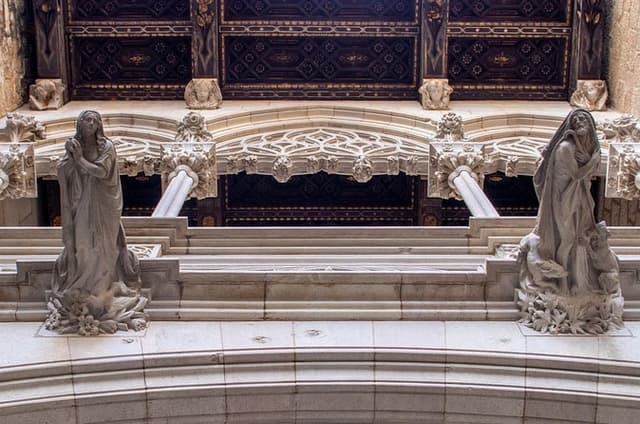 Barcelona Tour, Legends and Stories of the Old Town