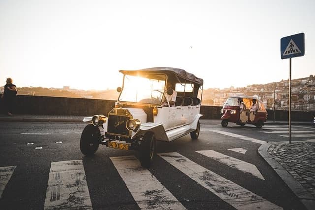 Porto & Gaia : Private Tour of the Historic City in a Classic Ford T