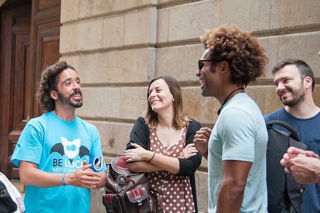 Private Tour of Barcelona's Gothic Quarter in Portuguese Español English