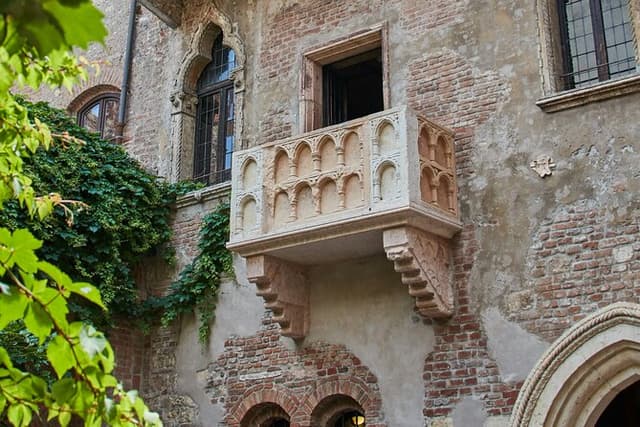 Hidden and fascinating Verona - 2 hour private walking tour