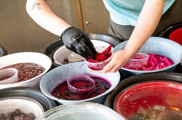 Lower East Side Skip-the-Line Food Tour with Museum Entry