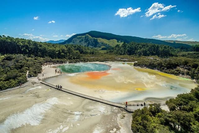 Rotorua Highlights Tour: Waiotapu, Lunch & Add-On from Auckland