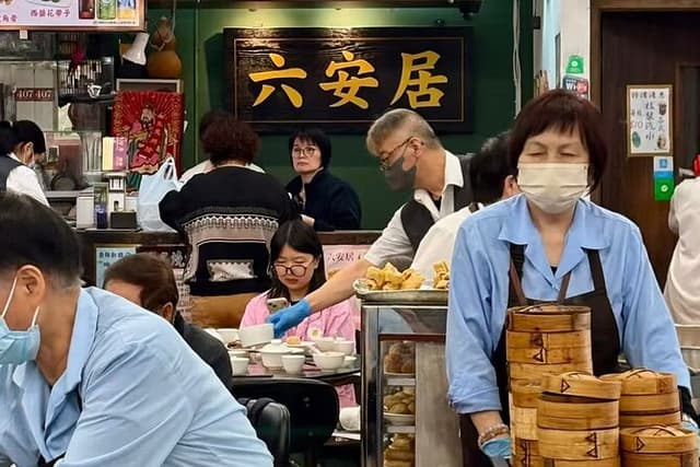 Hong Kong Island Food Discovery Tour