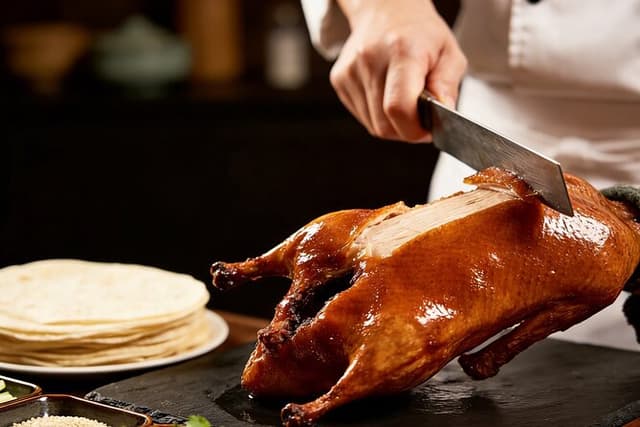 Private Tour to Pearl Market Acrobatic Show & Peking Duck Dinner