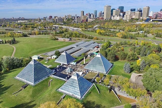 Edmonton Culture and Nature Small Group City Tour