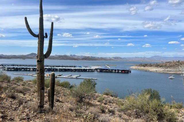 Private Lake Pleasant Boat Cruise with Captain