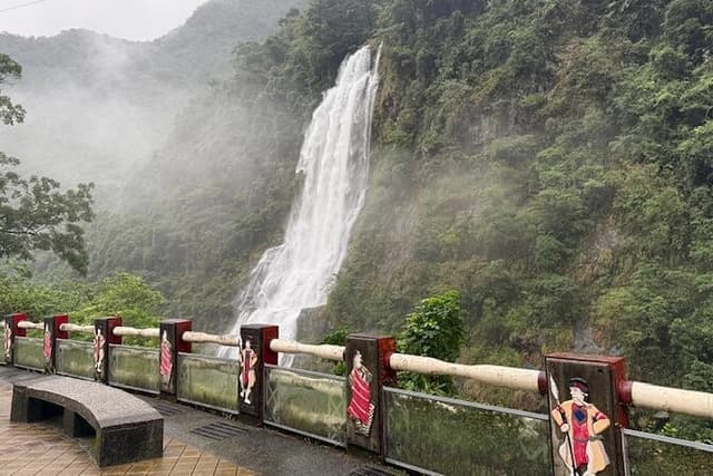 Taipei Neidong Forest Luxury Hot Spring and Bitan Boat Ride