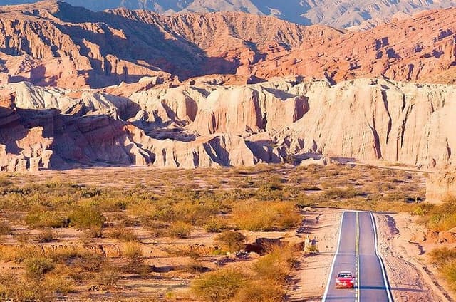 Cafayate and Wines and Calchaquís Landscapes and Valleys