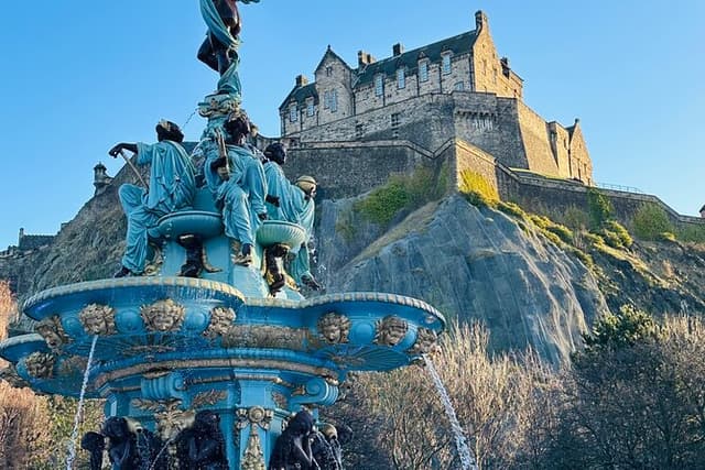 Edinburgh Private Day Guided Tour in a Black Cab