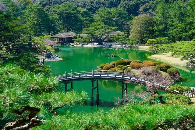 Kagawa: Ritsurin Garden Guided Walking Tour