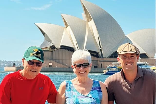 Sydney Private Full-Day Tour: Opera House, Bondi Beach & Secrets