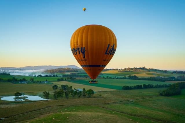 Yarra Valley Balloon Flight + Breakfast & Melbourne Pickup