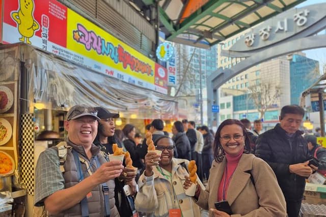 Seoul Local Vibes, Food & Market Tour