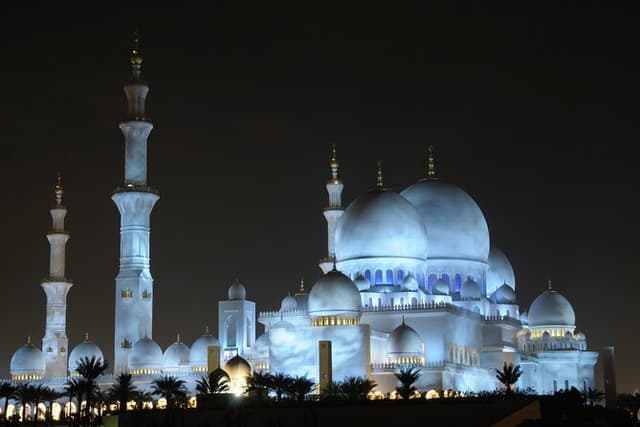 Private Full-Day Tour in Abu Dhabi