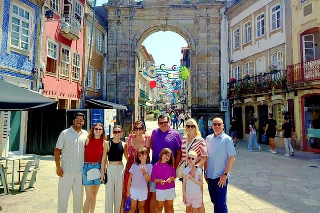 Braga and Guimarães Small-Group Tour with Lunch from Porto