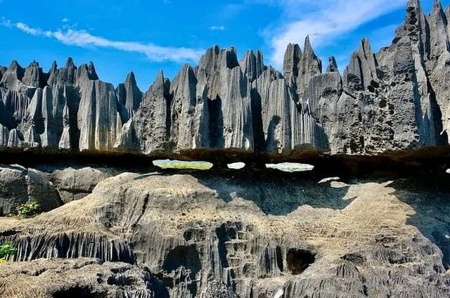 7 Days from Morondava: Tsingy, Baobabs, Lemurs & Belo/sea