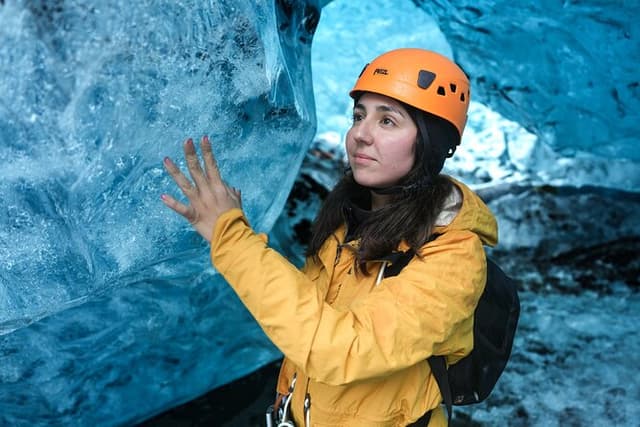 Ice Cave Tour in the National Park of Vatnajökull
