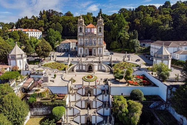 BRAGA E GUIMARÃES Private Historic Tour from Porto